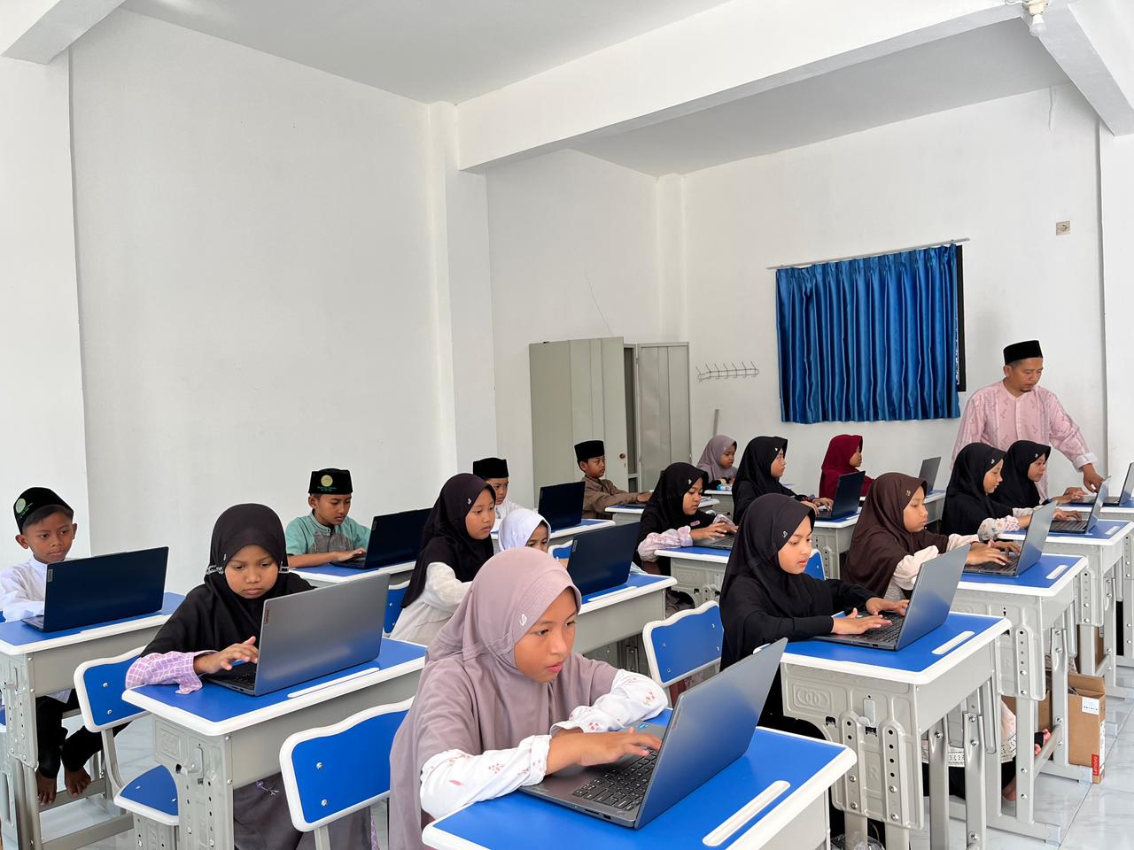 Laboratorium Multimedia, Komputer, dan Bahasa (LMKB)